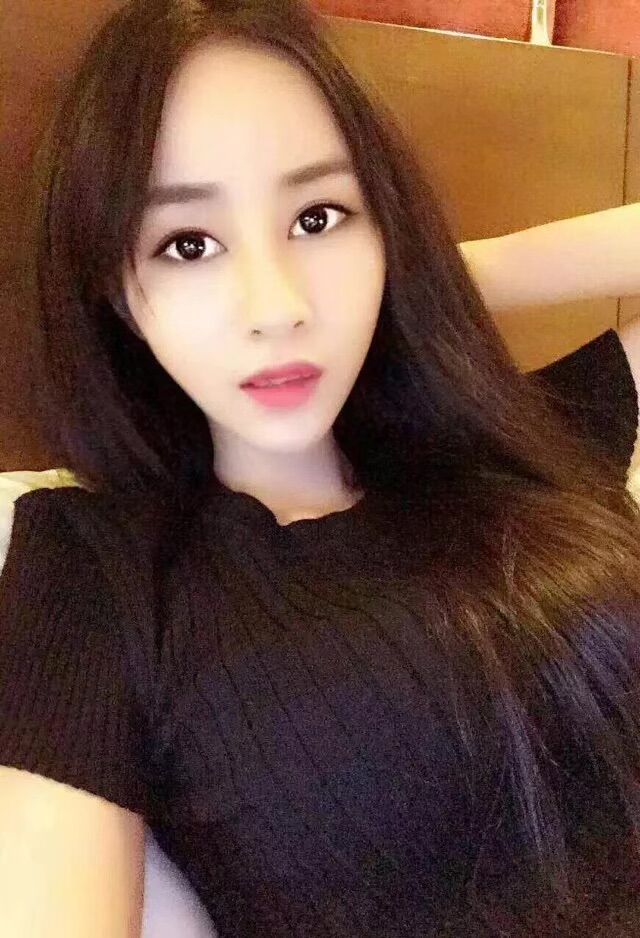 高挑漂亮，皮肤白皙的妹子